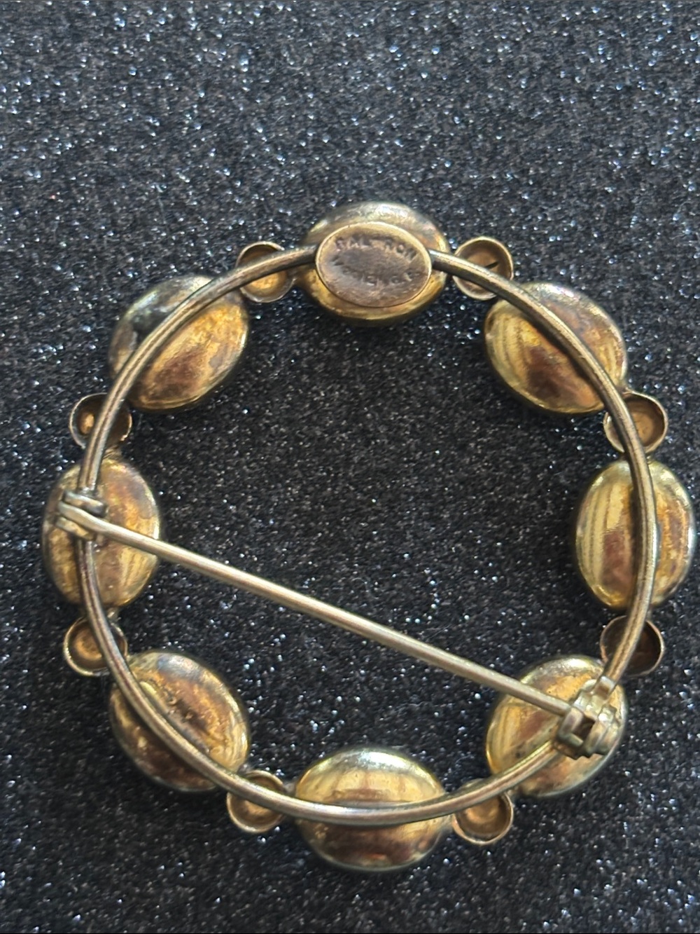 VINTAGE CIRCULAR SEMI-PRECIOUS AND GOLD FILLED SCARAB BROOCH - Picture 2 of 5